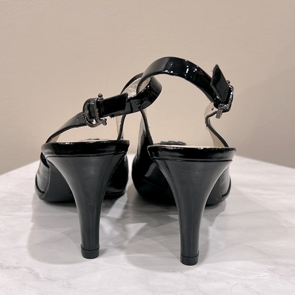 🔥Etienne Aigner Elegant Black Slingback Heels🔥 - Picture 3 of 4